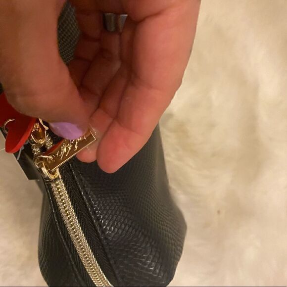 Heart Cosmetic Case BNWT #12 - Picture 2 of 8